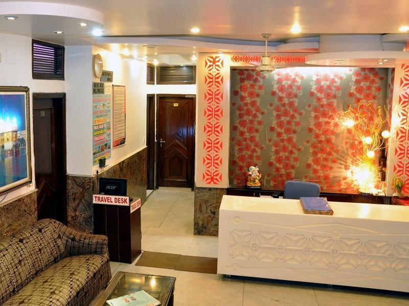 Hotel R Deluxe "Couple Friendly Vaccinated Staff" New Delhi Exterior photo